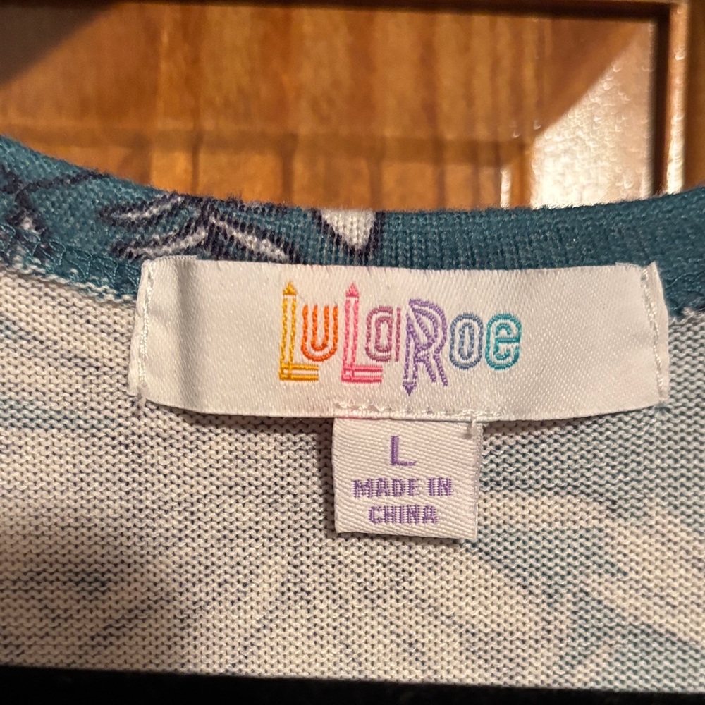 🎄NEW LOWER PRICE🎄~
LuLaRoe Teal and White Patterned Cardigan - Picture 2 of 4